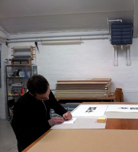 Andreas Albrectsen signing his etching Second Nature